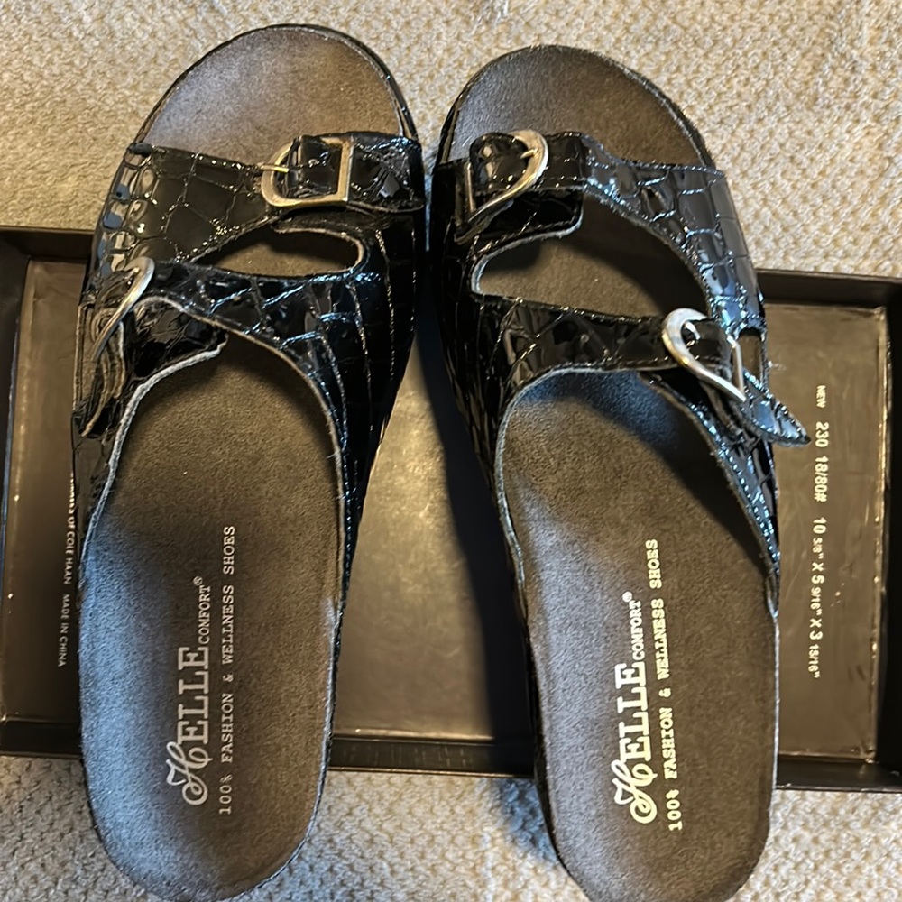 Leather buckled sandals